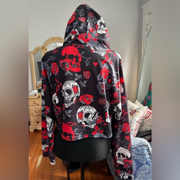 Halloween Skull Flowers Print Crop, Long Sleeves Size Large 💀🌺🎃 - Picture 4 of 4